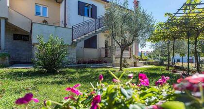 Lovely apartment in Rabac with WiFi