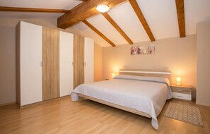 2 soverom, strykejern/-brett, wi-fi (inkludert) og sengetøy