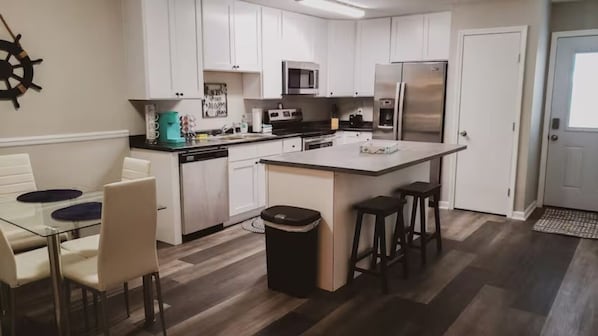 Private kitchen - Spacious Family Friendly Apt Near OWA & Beach 618
(Foley)