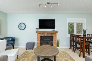 TV, fireplace