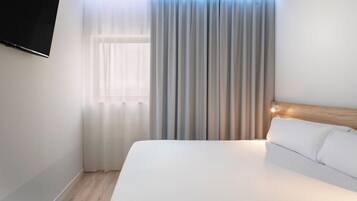 Standard Double Room | Minibar, in-room safe, desk, free WiFi
