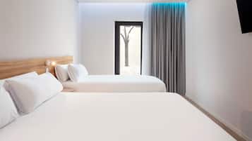 Family Room | Minibar, in-room safe, desk, free WiFi