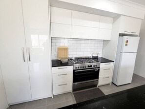 Fridge, microwave, oven, stovetop - Comfort Oasis Family Getaway                                     
 (Brabham)