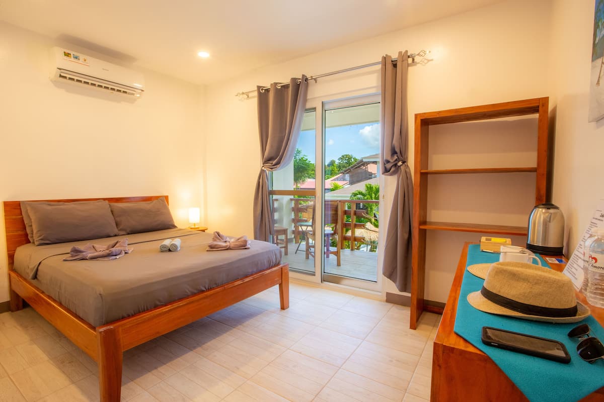 Double Room | Iron/ironing board, free WiFi, bed sheets