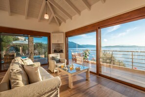 Smart TV, fireplace, DVD player, books - Marine Villa: Seaside Elegance, 30m from the Shore (Sivota)