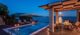 Seafront Marine Villa: Seaside Elegance, 30m from the Shore