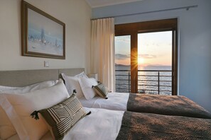 3 chambres, coffres-forts dans les chambres, fer et planche Ă repasser