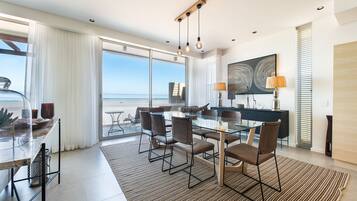 Desayuno completo gratuito y diario