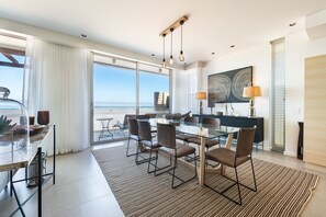 Petit déjeuner complet compris tous les jours