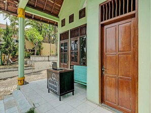 Reception - OYO Life 91682 Homestay Sriti (Semarang)