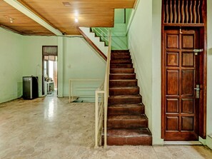 Lobby - OYO Life 91682 Homestay Sriti (Semarang)