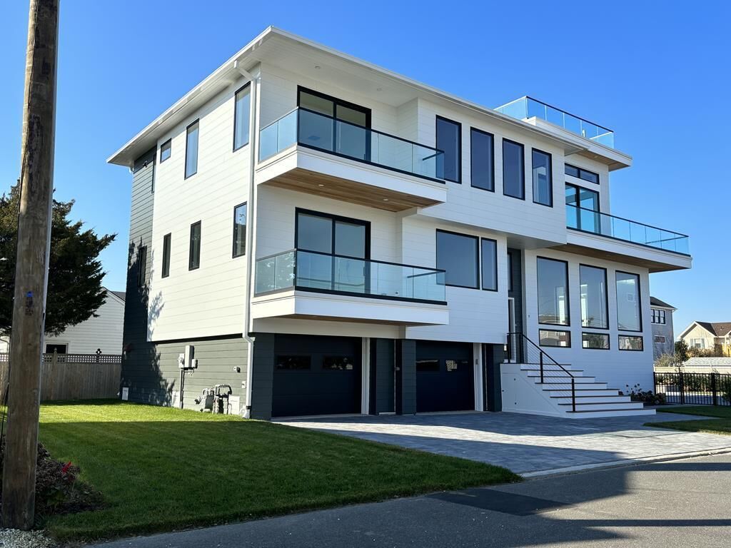 Brand new construction home in North Beach with a pool and an elevator!with a pool