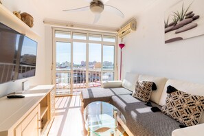 Smart TV - Esperanza Triana. 2 bedrooms, 2 bathrooms (Sevilla)