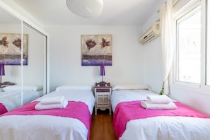2 bedrooms, iron/ironing board, free WiFi, bed sheets - Esperanza Triana. 2 bedrooms, 2 bathrooms (Sevilla)