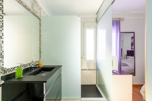 Dusche, Haartrockner, Bidet, Handtücher