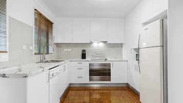 Microwave, oven, stovetop, dishwasher