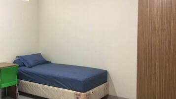 Standard Single Room | Laptop workspace, free WiFi, bed sheets