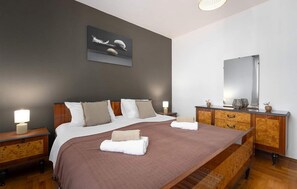2 bedrooms, free WiFi, bed sheets - 2 bedroom amazing apartment in Porec (Porec)