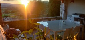 屋外ダイニングエリア