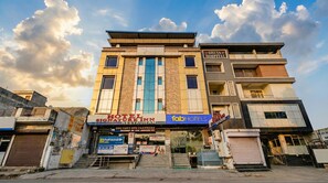 A multi-story building with a sign for GHYIA HOSPITAL on the top right. - Fabhotel Signature Inn (Jaipur)