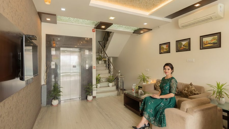 Fabhotel Signature Inn