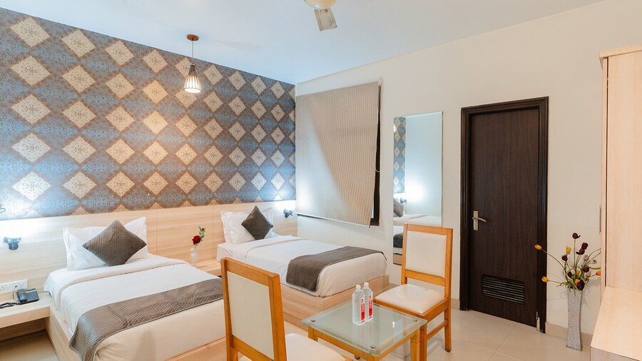 Fabhotel Signature Inn