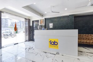 Reception - Fabhotel Shri Krishna (Vadodara)