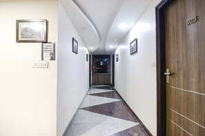 Lobby - Fabhotel Mohit Regency (Bhopal)