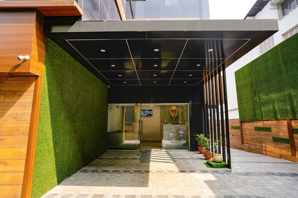 Property entrance - Fabhotel Aahan (Navi Mumbai)