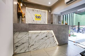 Reception - Fabhotel Aahan (Navi Mumbai)