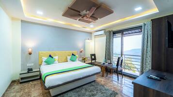 Deluxe Room | In-room safe, desk, iron/ironing board, rollaway beds