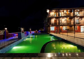 Indoor pool - Treebo Seven Days, Mahabaleshwar (Mahabaleshwar)