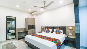 Egyptian cotton sheets, premium bedding, in-room safe, free WiFi