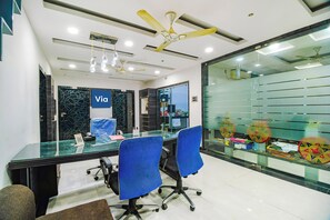 Reception - Fabhotel Apple Tree (Guwahati)