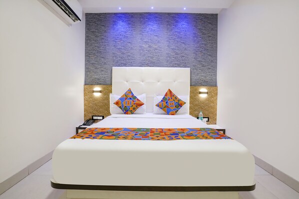 1 bedroom, Egyptian cotton sheets, premium bedding, in-room safe