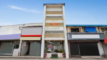 Pintu masuk hartanah