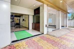 Property entrance - FabExpress Sun n Shine (Pune)