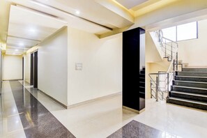 Lobby - FabExpress Sun n Shine (Pune)