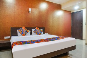 1 bedroom, Egyptian cotton sheets, premium bedding, in-room safe