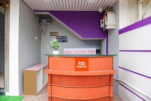 Reception - FabHotel Baner Executive - Balewadi high street (Pune)