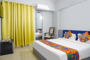 Egyptian cotton sheets, premium bedding, in-room safe, free WiFi - FabHotel Baner Executive - Balewadi high street (Pune)