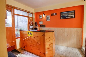 Reception - Fabhotel Green View (Manali)
