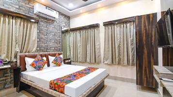 Deluxe Room | Egyptian cotton sheets, premium bedding, in-room safe, free WiFi