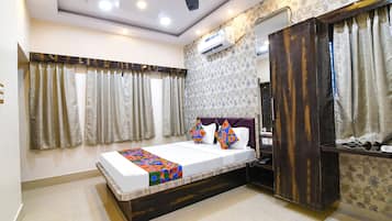 Egyptian cotton sheets, premium bedding, in-room safe, free WiFi