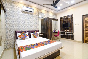 Egyptian cotton sheets, premium bedding, in-room safe, free WiFi - Fabhotel Sriya (Durgapur)