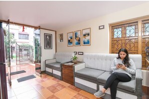 로비 좌석 공간