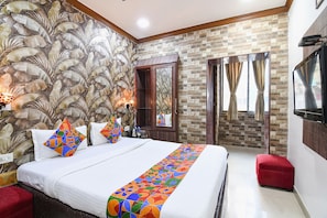 Egyptian cotton sheets, premium bedding, in-room safe, free WiFi