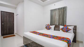 Egyptian cotton sheets, premium bedding, in-room safe, free WiFi