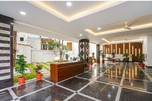 Coin salon dans le hall