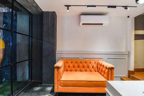 Lobby sitting area - FabHotel Sivalika Inn Near Howrah Station (Howrah)